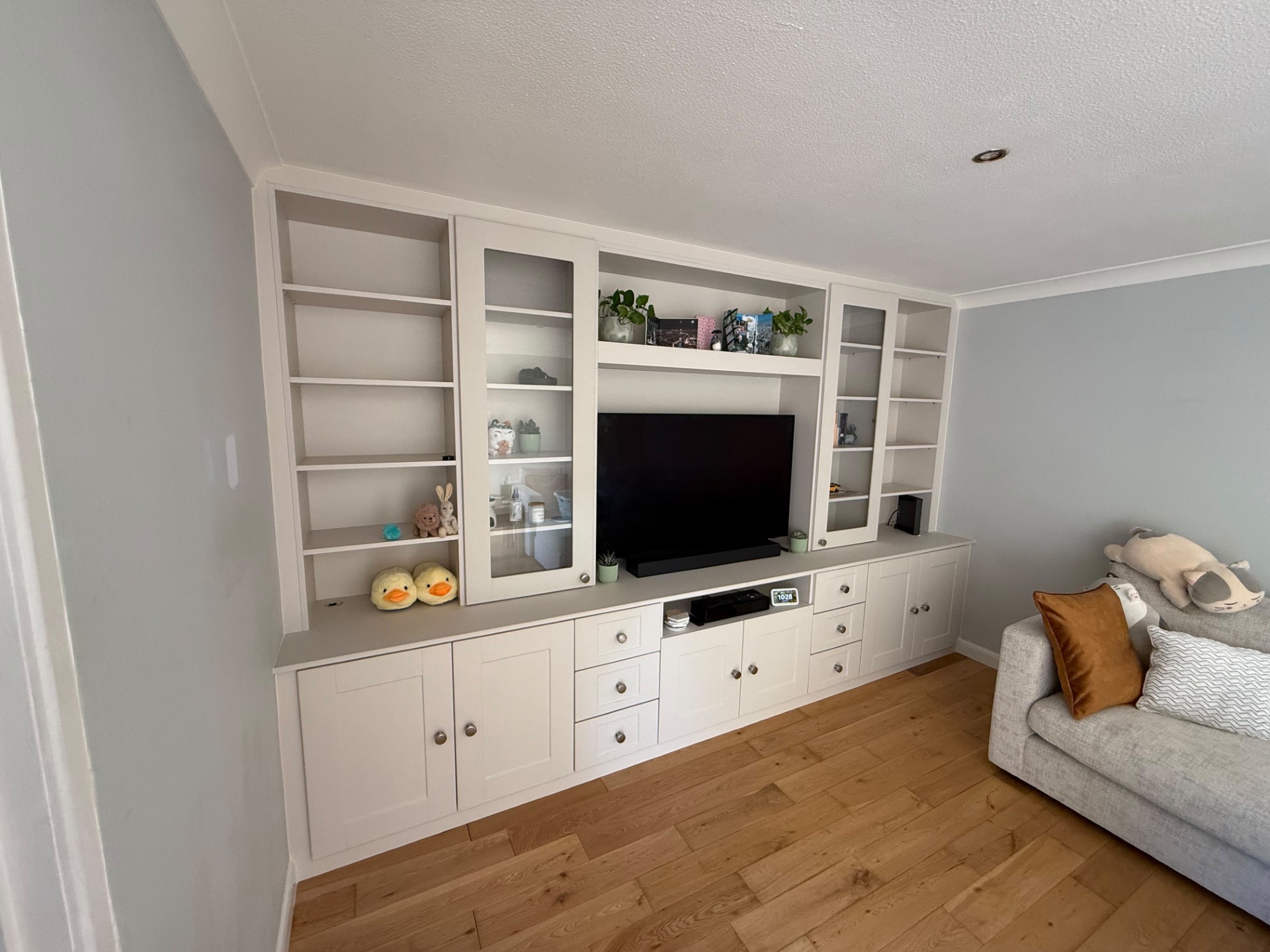 Bespoke fitted media unit